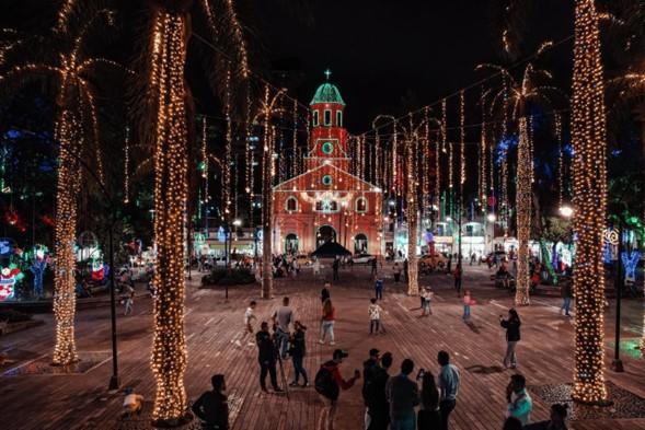 ADELI Realiza el alumbrado navideño en Itagüí con intervención en diversos puntos de la ciudad.