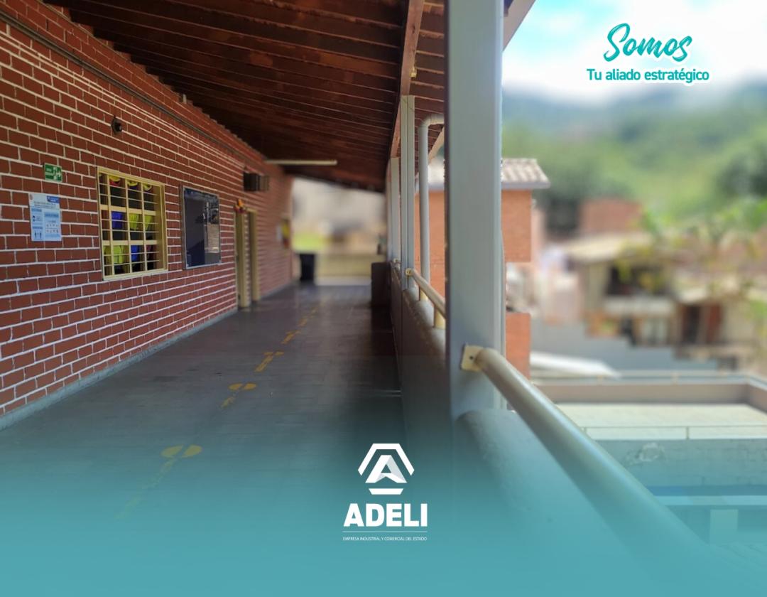 Pasillo de la institución educativa Loma Linda